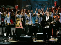 Mambazo_PaulSimon.jpg Mambazo_PaulSimon.jpg